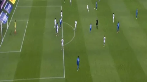 “利雅得胜利与麦加统一赛程变动：开球时间调整及大巴延误详情公布”